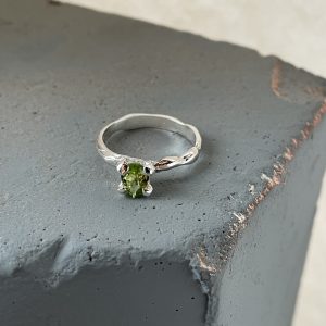 Каблучка з крапелькою хризоліту