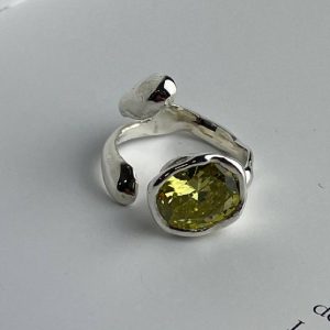 Open ring with yellow-green cubic zirconia