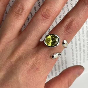 Open ring with yellow-green cubic zirconia
