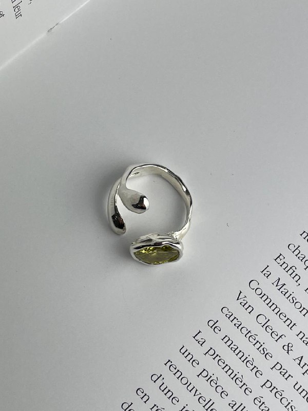 Open ring with yellow-green cubic zirconia